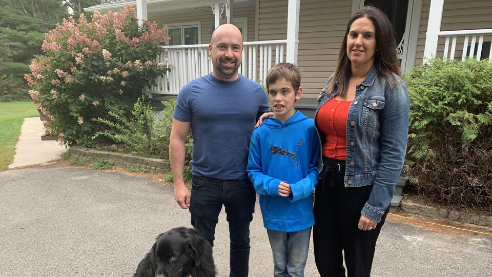 Joël Lapierre, Julie Joseph et leur fils Mathias, 12 ans.
