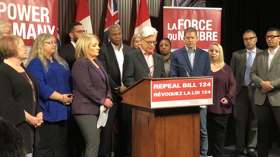 Les représentants de syndicats qui souhaitent contester la Loi 124 du gouvernement Ford devant les tribunaux.