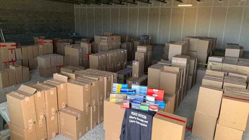 Boîtes dans un entrepôt.