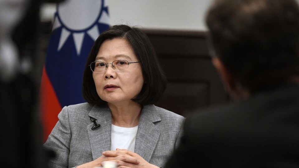 Tsai Ing-wen en conférence de presse.