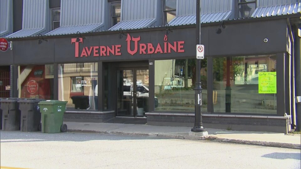 Devanture de la Taverne Urbaine de Sherbrooke.