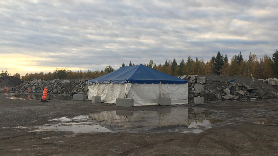 Tente dans un endroit de gravel