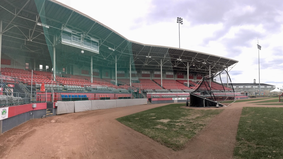 Vue panoramique du stade de baseball de Trois-Rivières