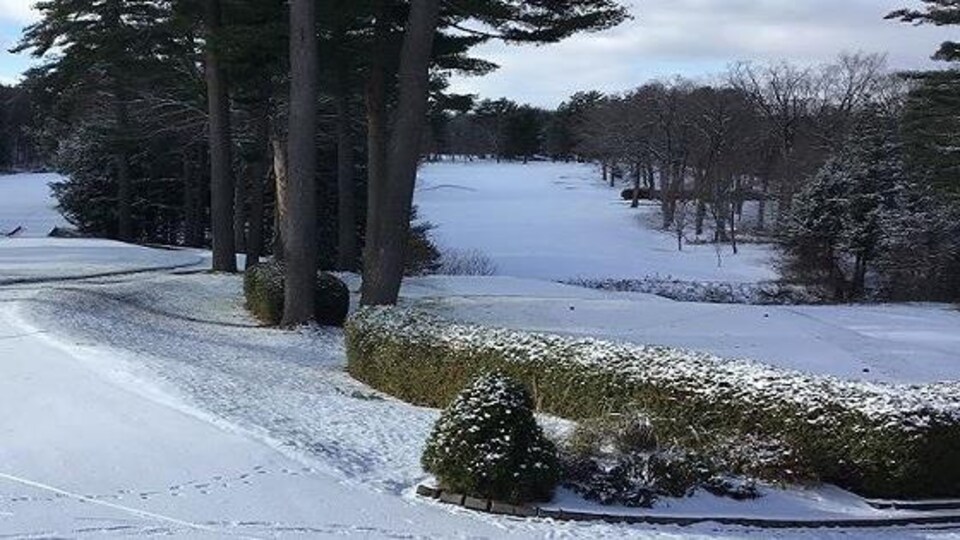 Le terrain du club de golf Ki-8-Eb recouvert de neige, en décembre 2020