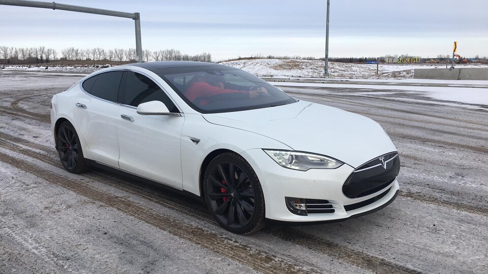 Une photo d'une Tesla.