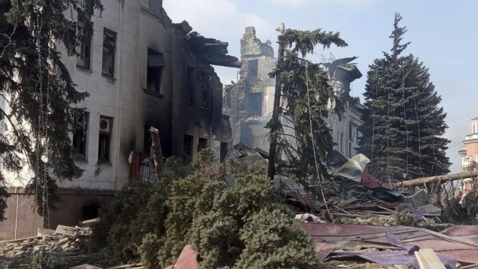 Un bâtiment détruit par les bombardements russes.