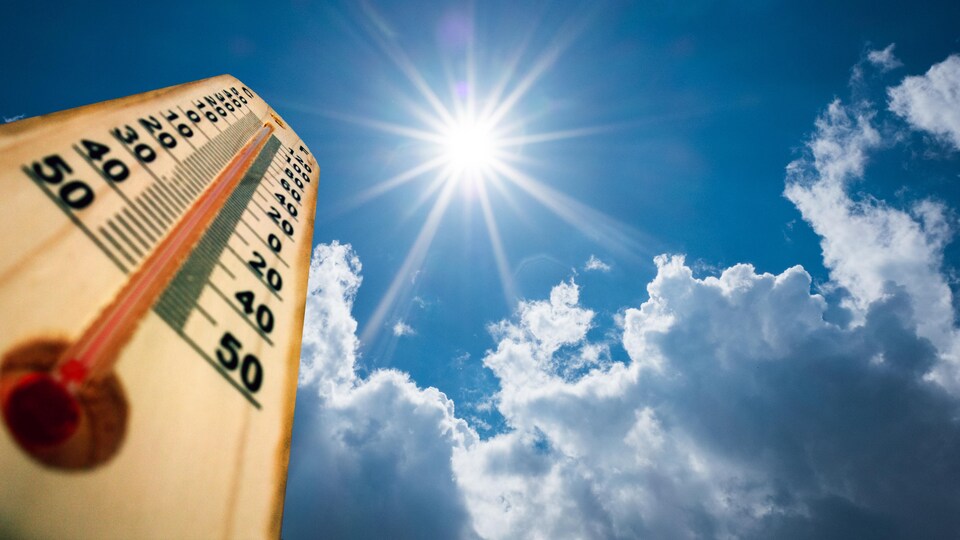 Un thermomètre devant le soleil.