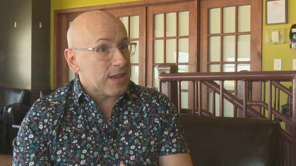 Fernand Thibodeau en entrevue. 
