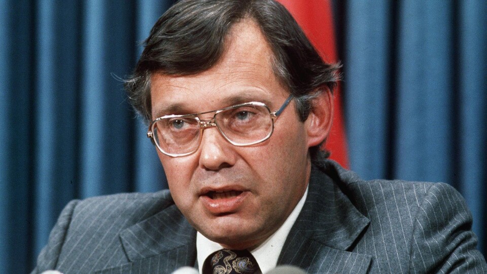 Thomas Berger, président de la Commission sur le pipeline de la vallée du Mackenzie, photographié en mai 1977.