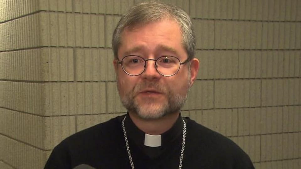 L'évêque auxiliaire de l'Archidiocèse de Montréal, Thomas Dowd, accorde une entrevue à CBC News. 