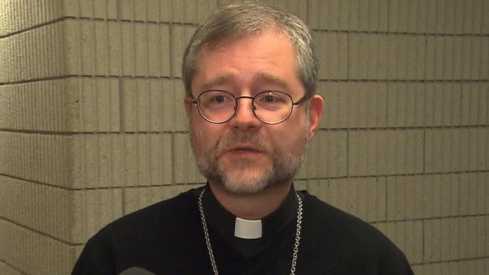 L'ancien évêque auxiliaire de l'Archidiocèse de Montréal, Thomas Dowd, accorde une entrevue à CBC News.