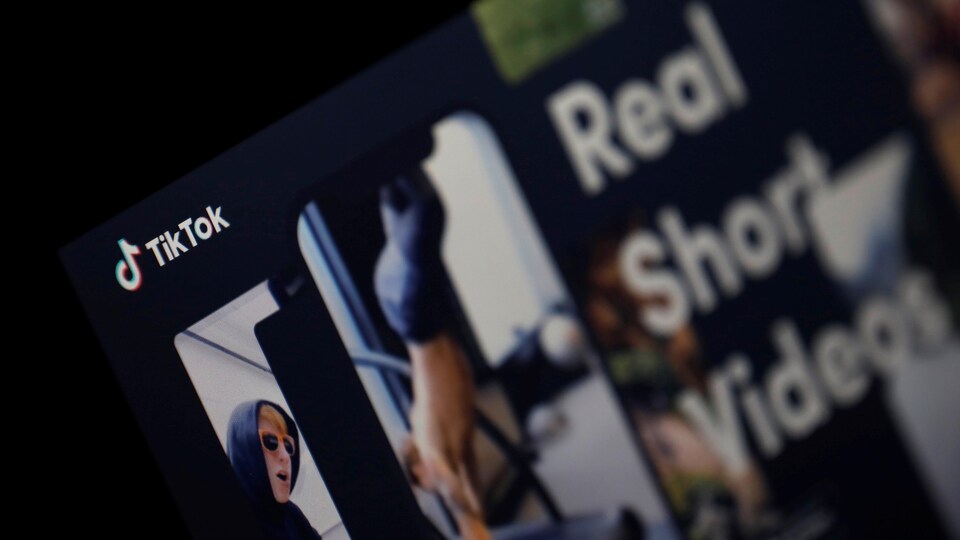 L'interface de l'application TikTok sur un téléphone intelligent.