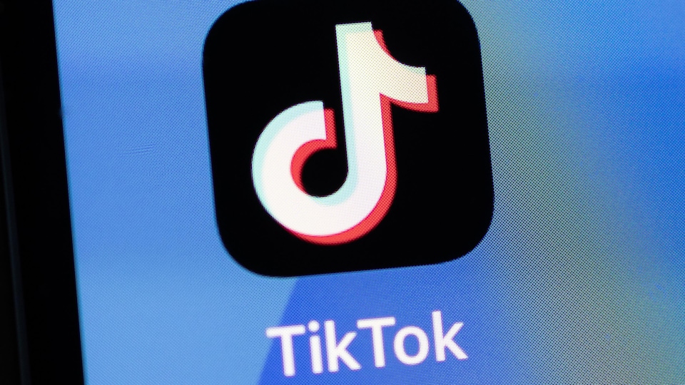 Le logo de l'application TikTok sur l'écran d'un téléphone intelligent.