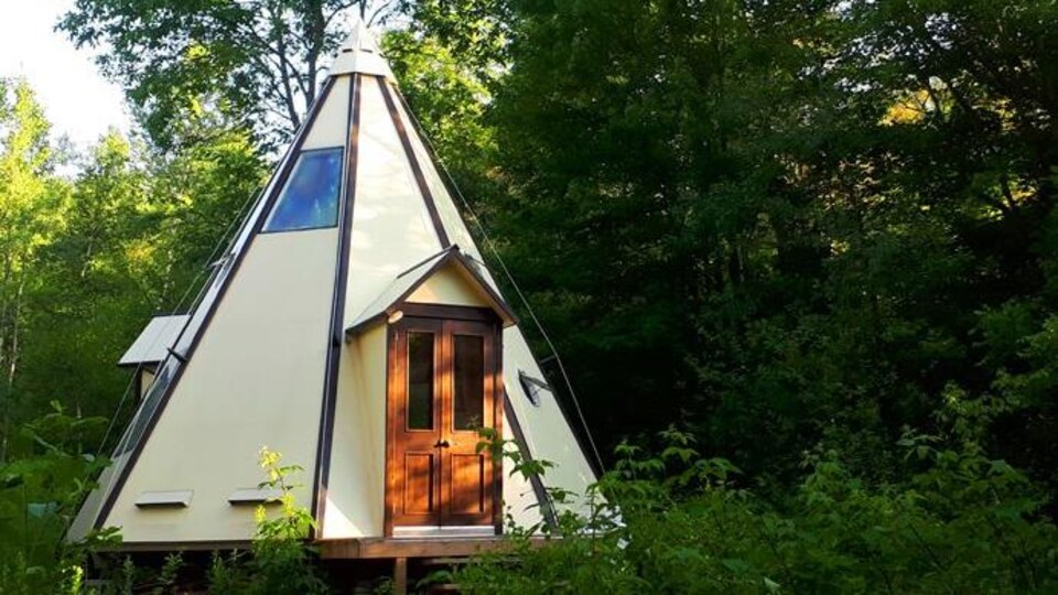 La maison en forme de tipi de Serge Beaudette.