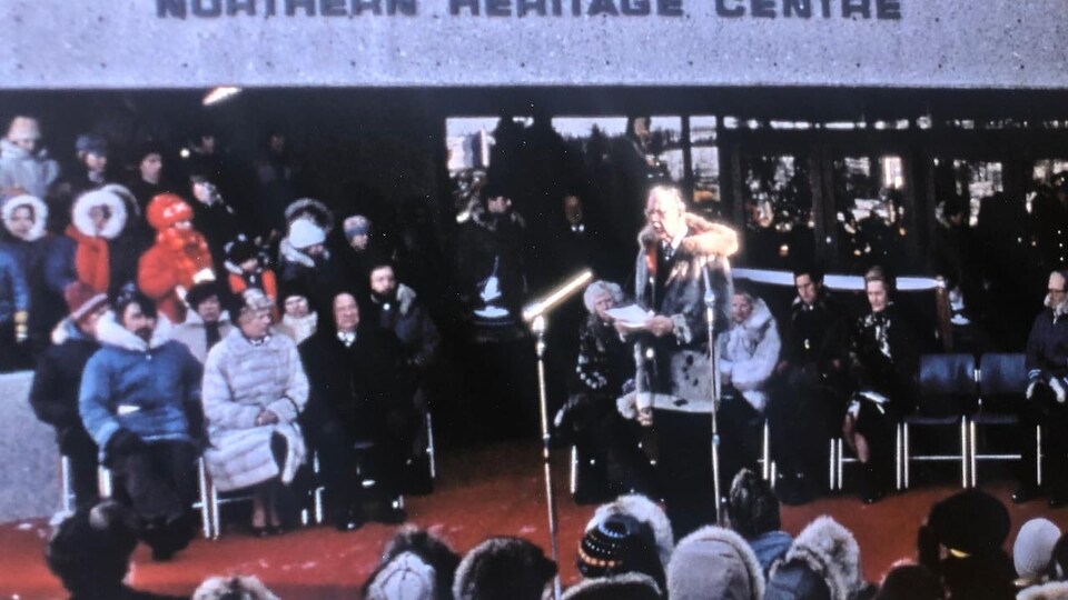 Someone gives a speech to many people at the opening of a museum in the NWT.