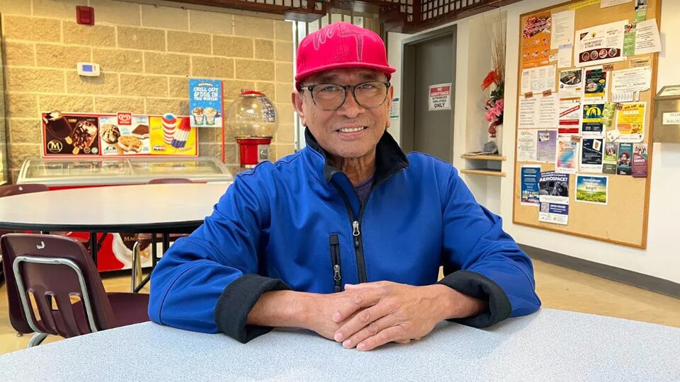 Tomas Recald au Centre canadien philippin du Manitoba, à Winnipeg, le 6 mai 2022.