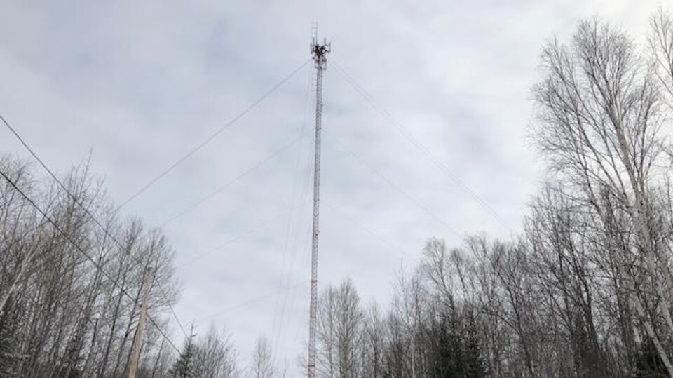 Une tour de transmission cellulaire