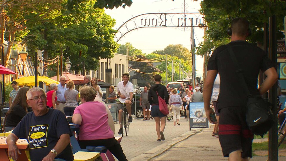 Photo de touristes dans une rue de Charlottetown