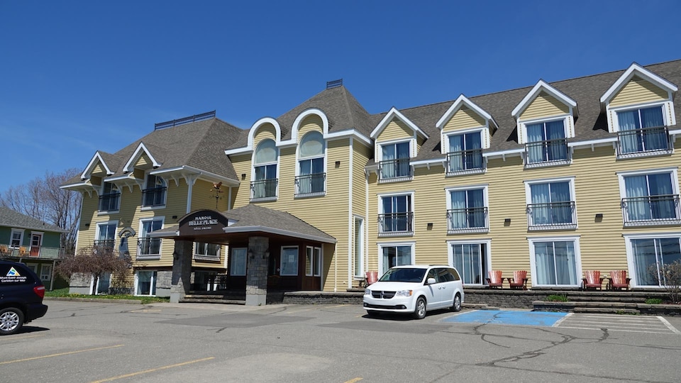 The Manoir Belle Plage, photographed from the outside.