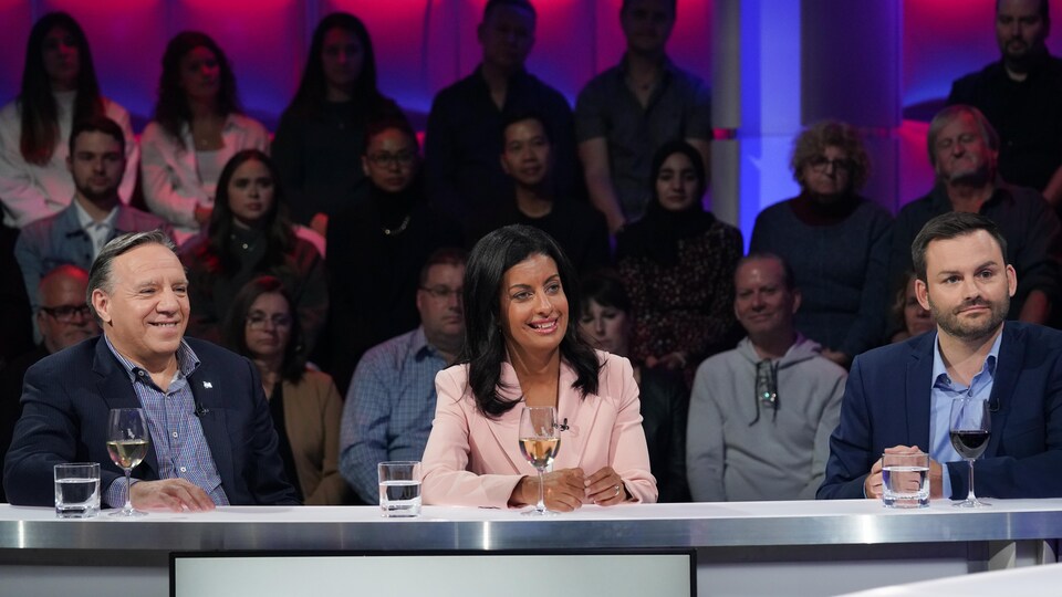 François Legault, Dominique Anglade et Paul St-Pierre Plamondon assis en rangée.