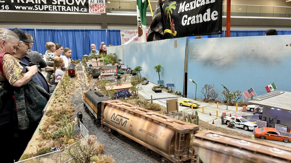 Un salon de trains miniatures installe ses voies ferrées au centre