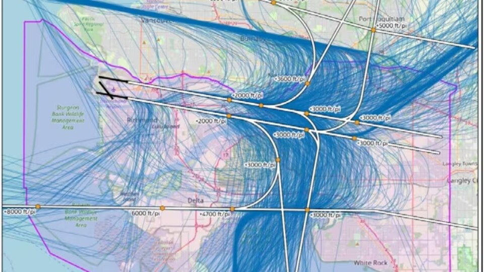 Carte de la région de Vancouver de Nav Canada, qui montre les trajectoires des avions actuelles et les nouvelles trajectoires proposées. 