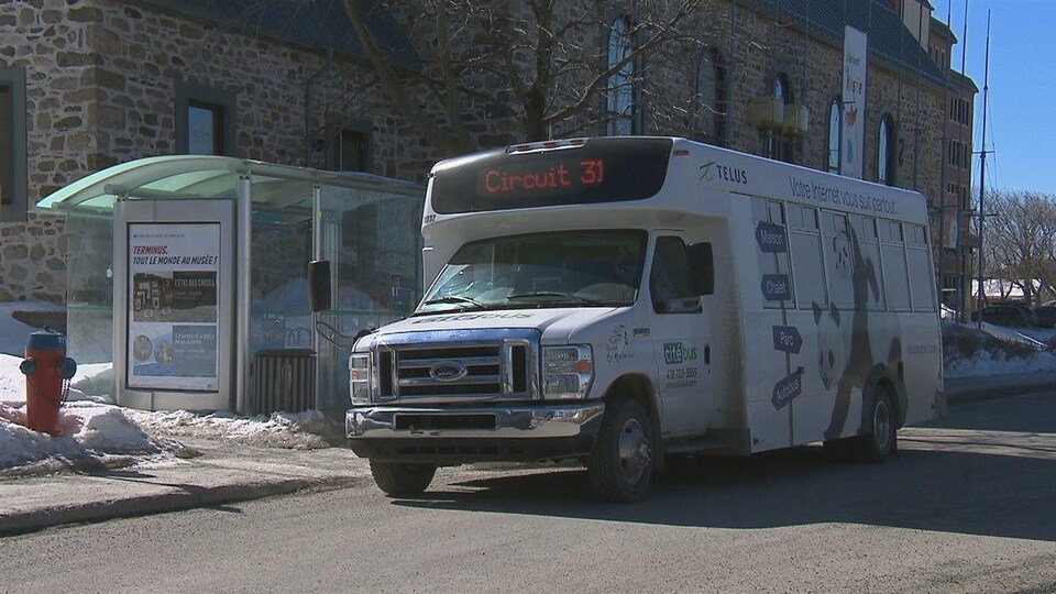Un mini-bus du service de transport en commun de Rimouski