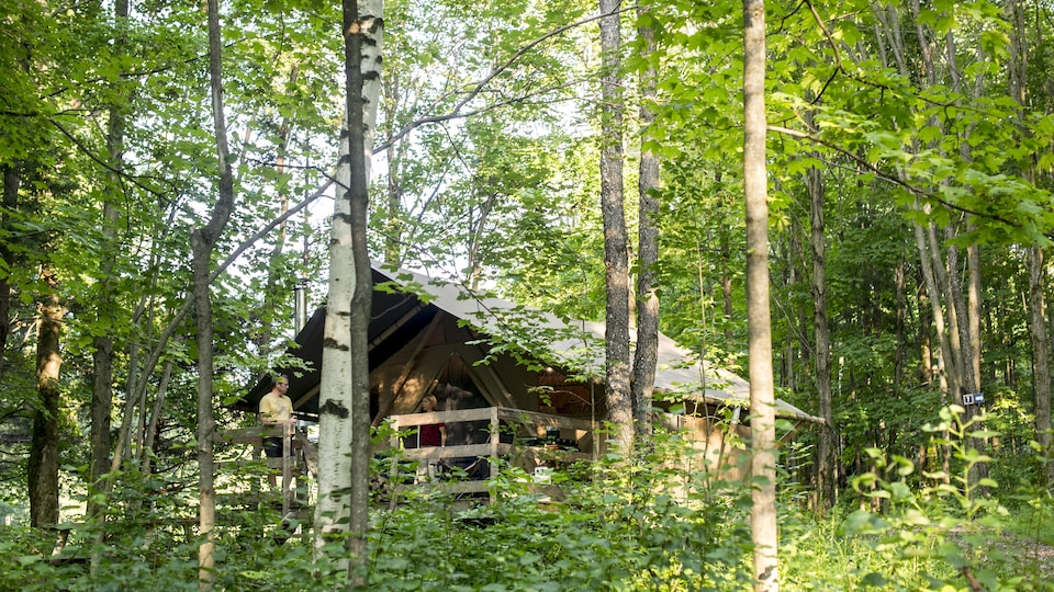 Une habitation au site Huttopia de Sutton, au Québec