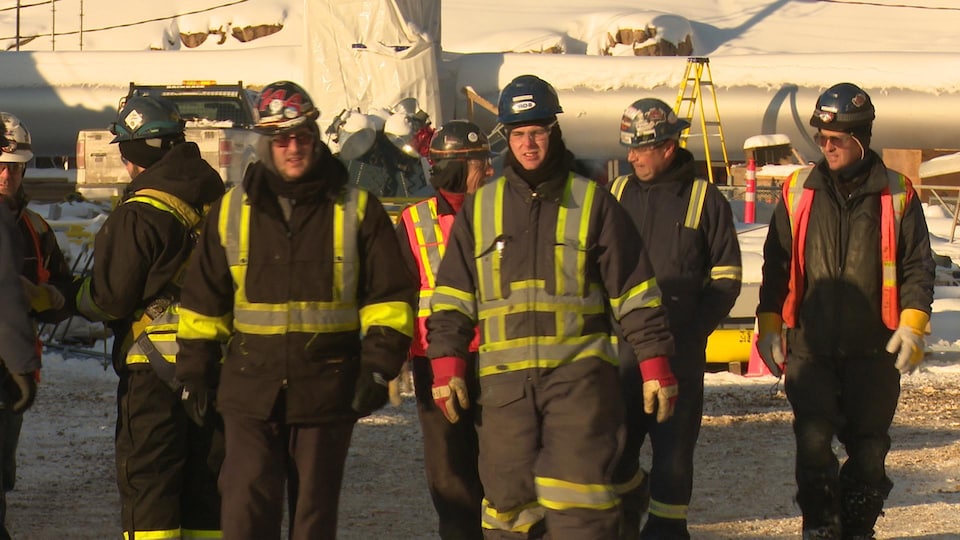 Travailleurs de la construction sur le chantier de la cimenterie de Ciment McInnis à Port-Daniel-Gascons