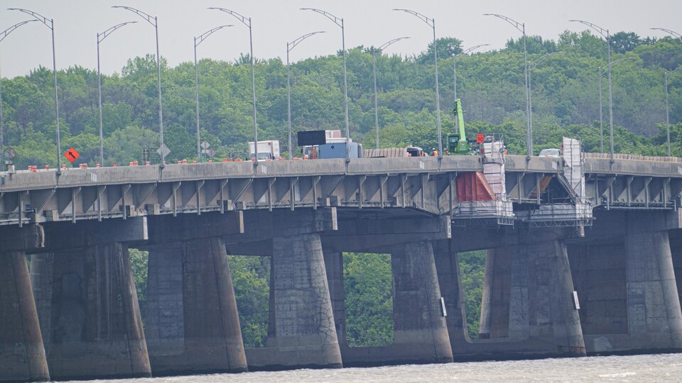 Travaux sur un pont.