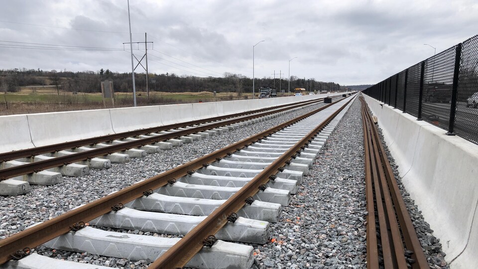 Des rails de train.
