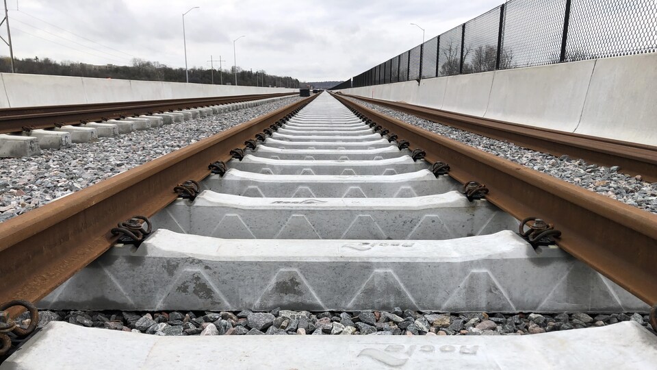 Des rails de train.