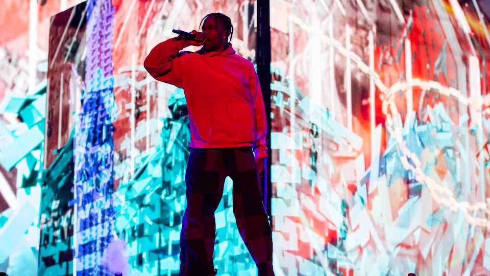 Travis Scott sur la scène principale du festival Osheaga.