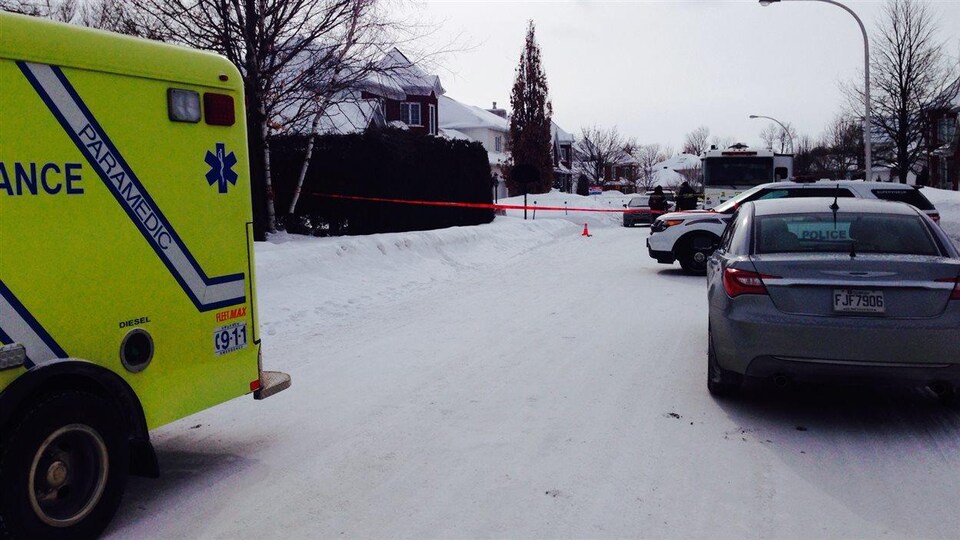 Un périmètre de sécurité a été érigé sur la rue Sicard dans le secteur Trois-Rivières Ouest.