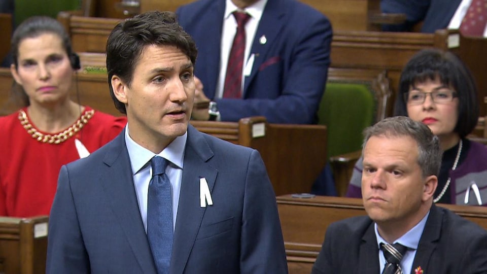 Justin Trudeau s'adresse à la Chambre des communes.