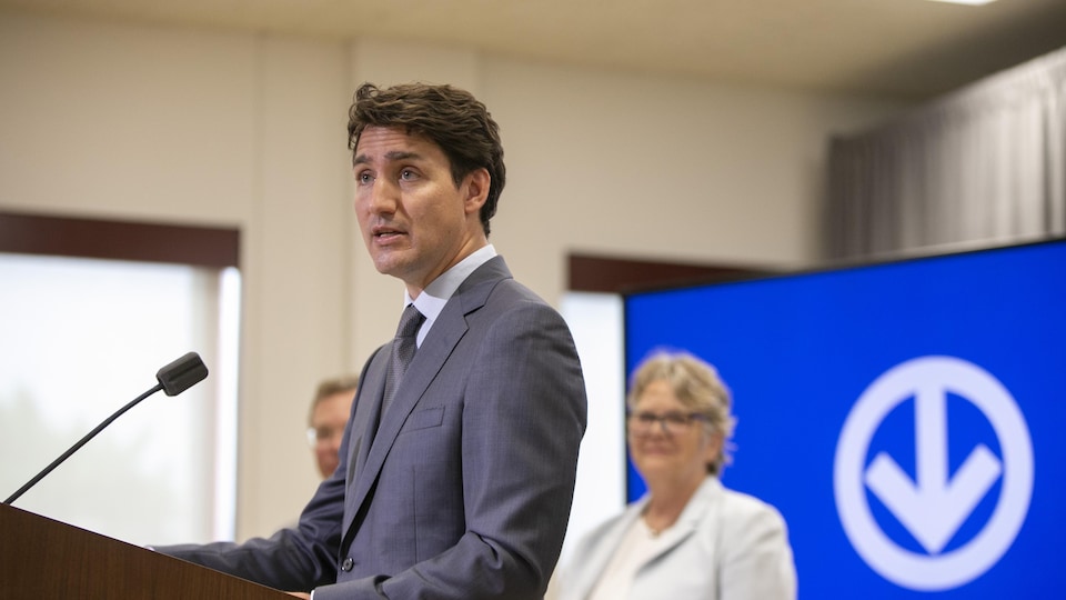 Justin Trudeau en conférence de presse à Montréal.
