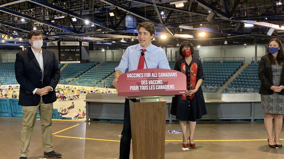 Justin Trudeau prononce une allocution.
