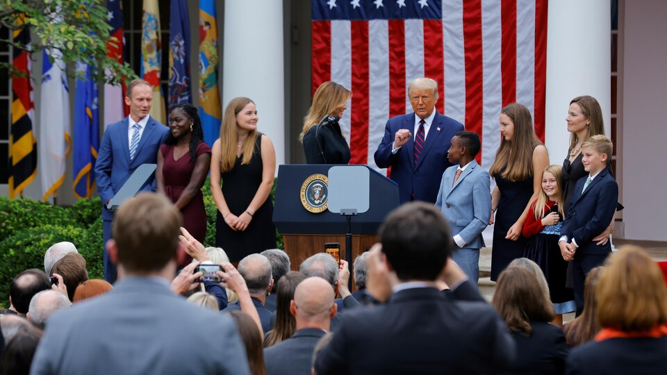 Une cérémonie organisée dans la roseraie de la Maison-Blanche.