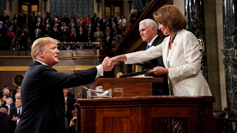 Le président Donald Trump avant le discours sur l'état de l'Union, avec le vice-président Mike Pence et la présidente de la chambre Nancy Pelosi, au Capitol à Washington, le 5 février 2019.