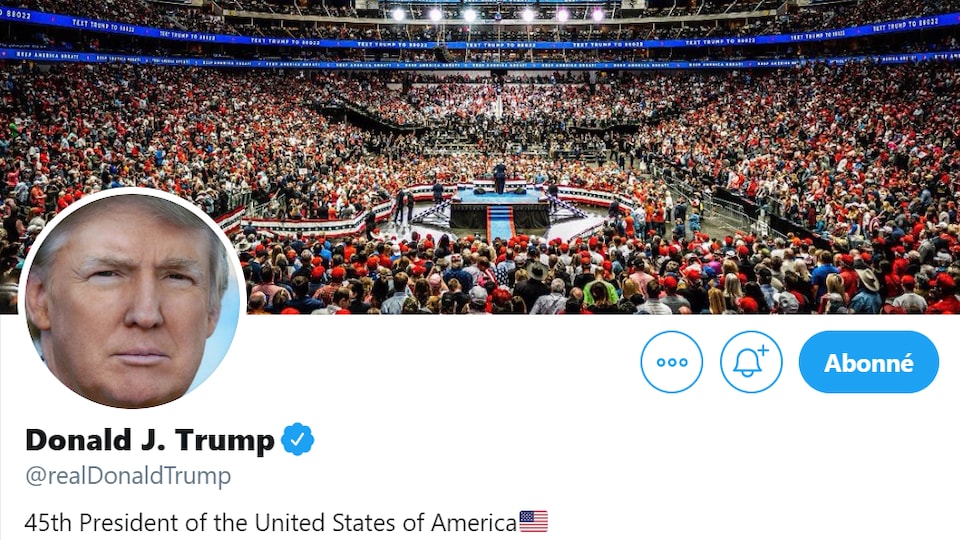 Le compte Twitter de Donald Trump, avec une photo de lui devant une foule de partisans et partisanes