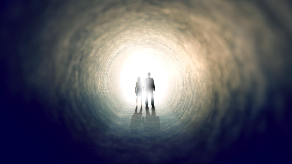 L'observation d'un tunnel est souvent décrite dans l'expérience de mort imminente.