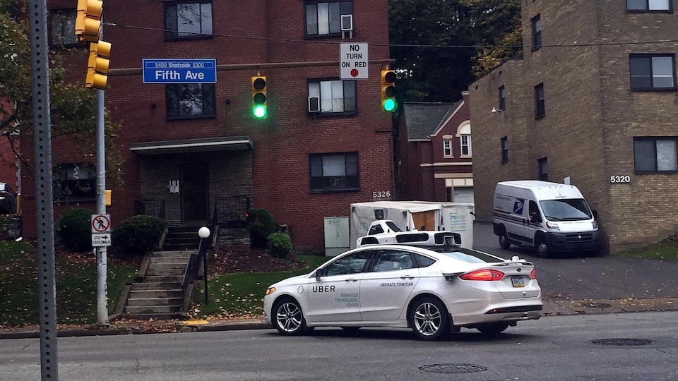 Une voiture autonome d'Uber à Pittsburgh