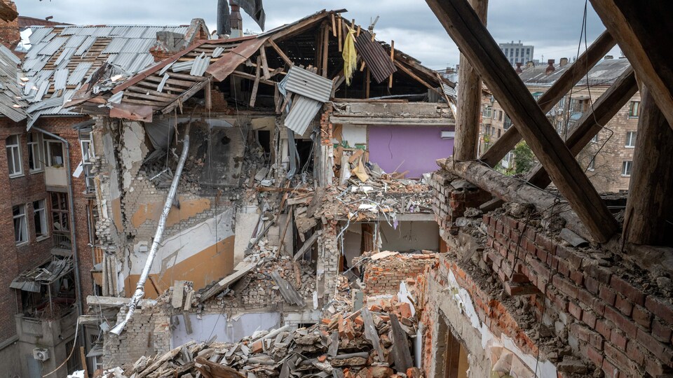 Un bâtiment détruit par un bombardement.