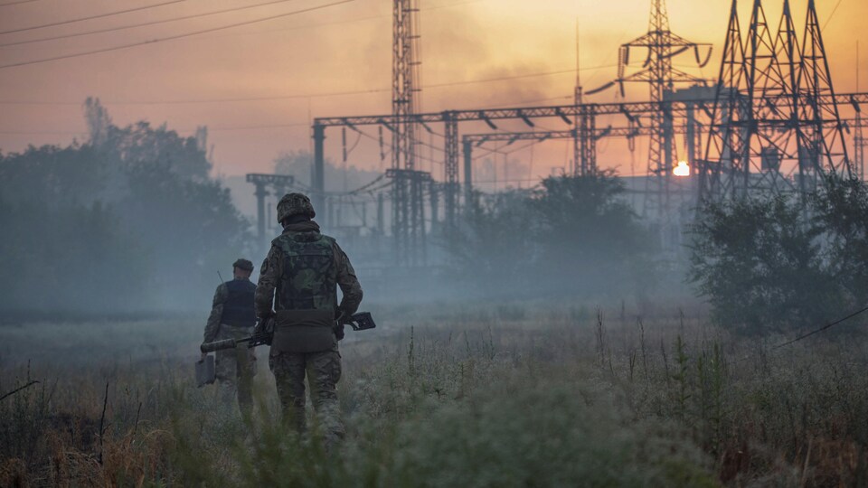 Des soldats ukrainiens en patrouille.