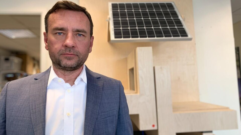 photo d'un architecte à son bureau