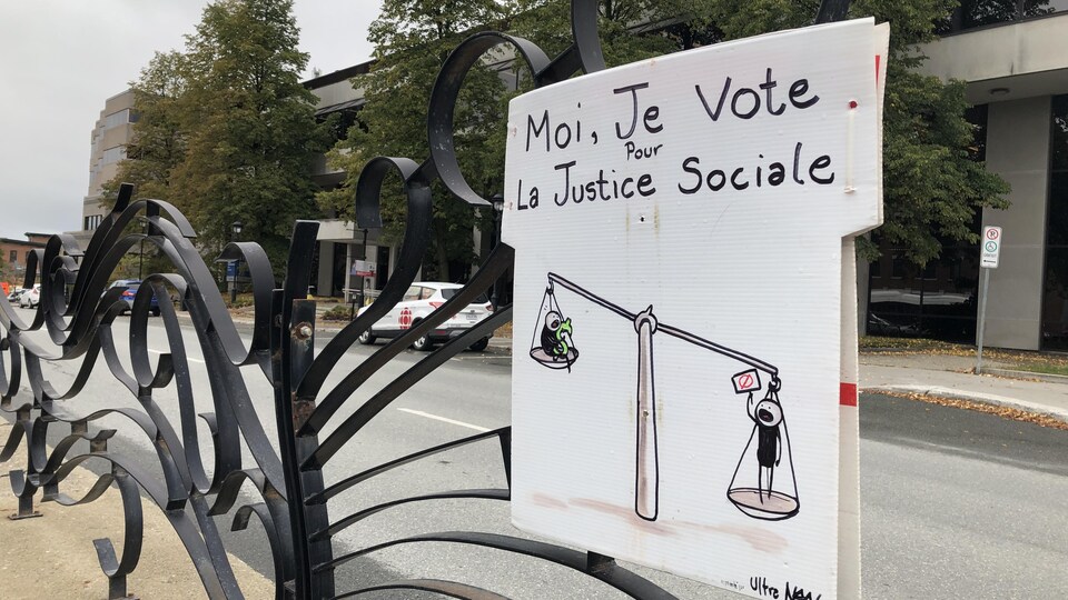 Une pancarte d'Ultra Nan.