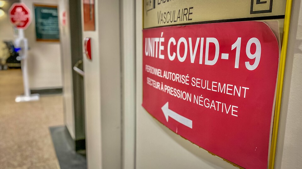 Les portes de l'Unité COVID-19 de l'Hôpital de Hull.
