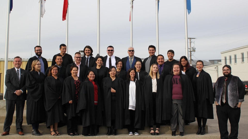 Les étudiants du nouveau programme de droit d'Iqaluit lors de leur rentrée en septembre 2017. Un partenariat entre le collège de l'Arctique du Nunavut, l'université de Saskatchewan et le gouvernement du Nunavut. 