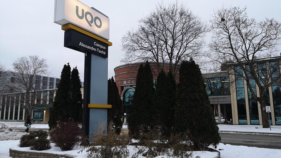 L'Université du Québec en Outaouais l'hiver.