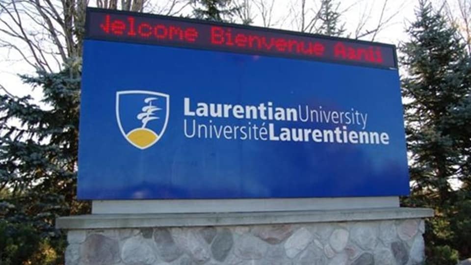 Une enseigne de l’Université Laurentienne.